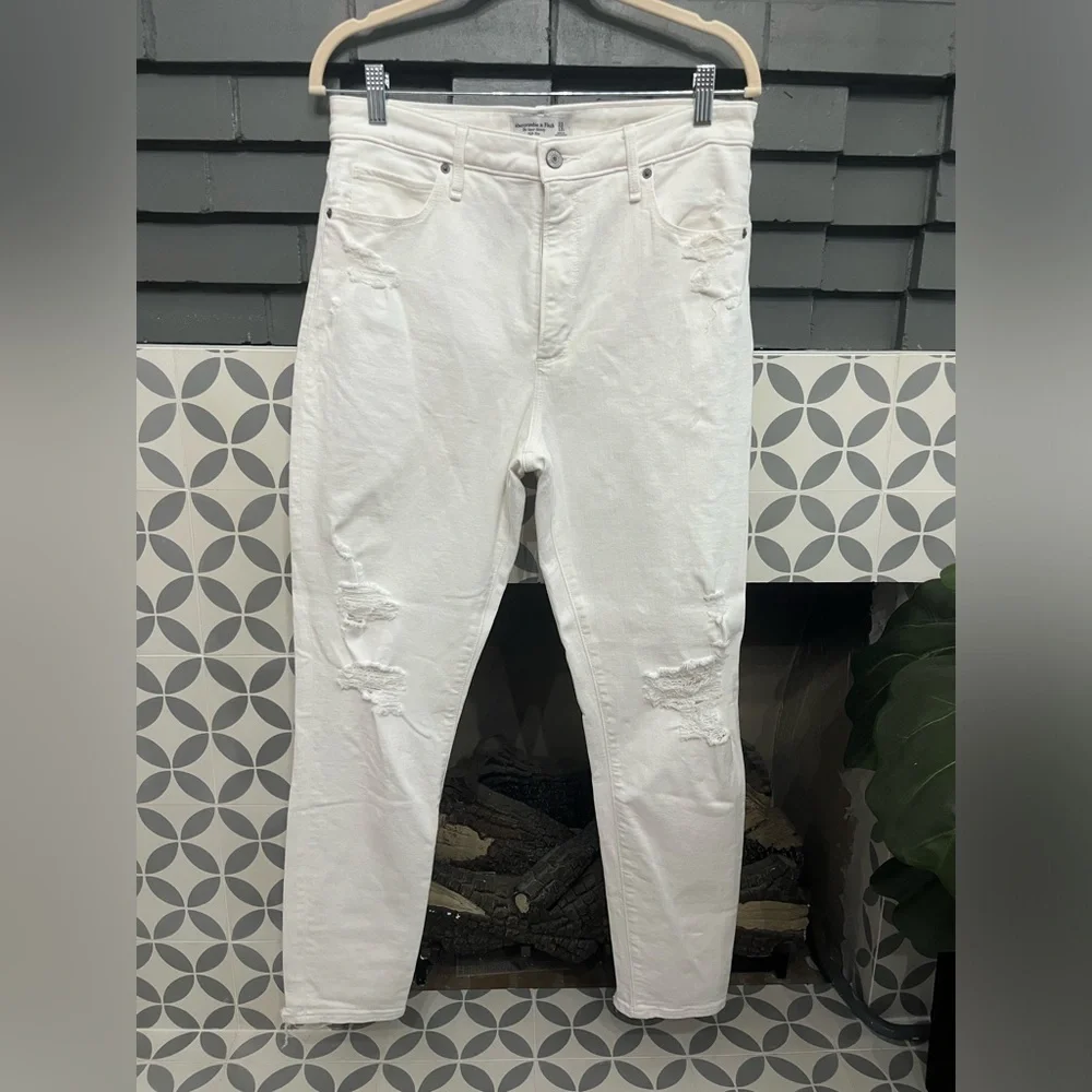 Abercrombie High Rise Super Skinny Jeans - Destroyed White color - size 31/12R - Picture 2 of 4